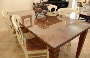 Standard Condo, 3 Bedrooms, Kitchen, Beach View (1204) | In-room dining