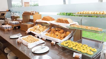 Desayuno buffet todos los días (con cargo)