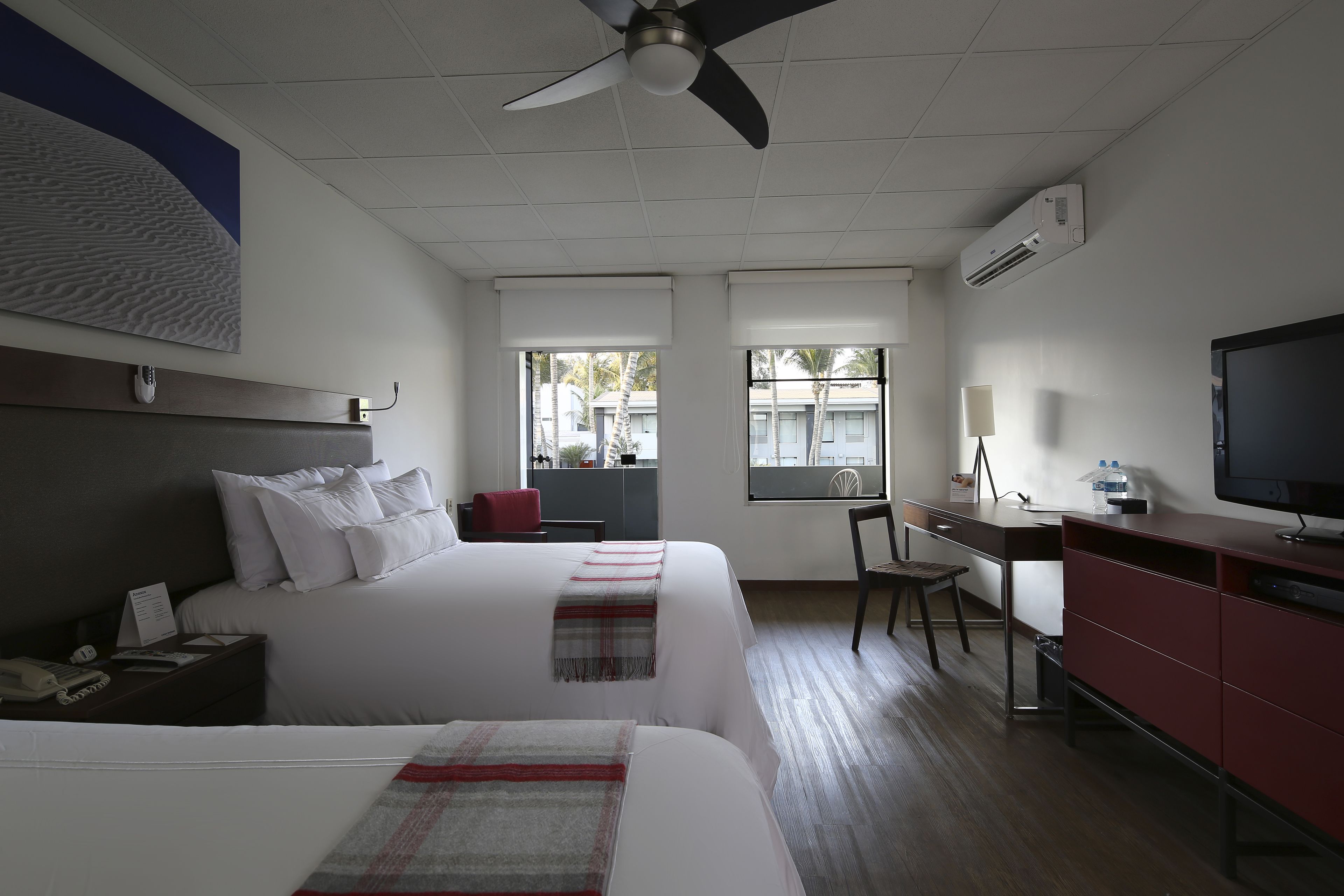 superior twin room | 1 bedroom, minibar, in-room safe, desk
