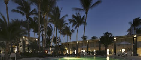 Outdoor pool, sun loungers