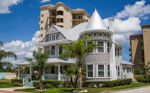 Front of property - Parrish Grove Inn (Cocoa)