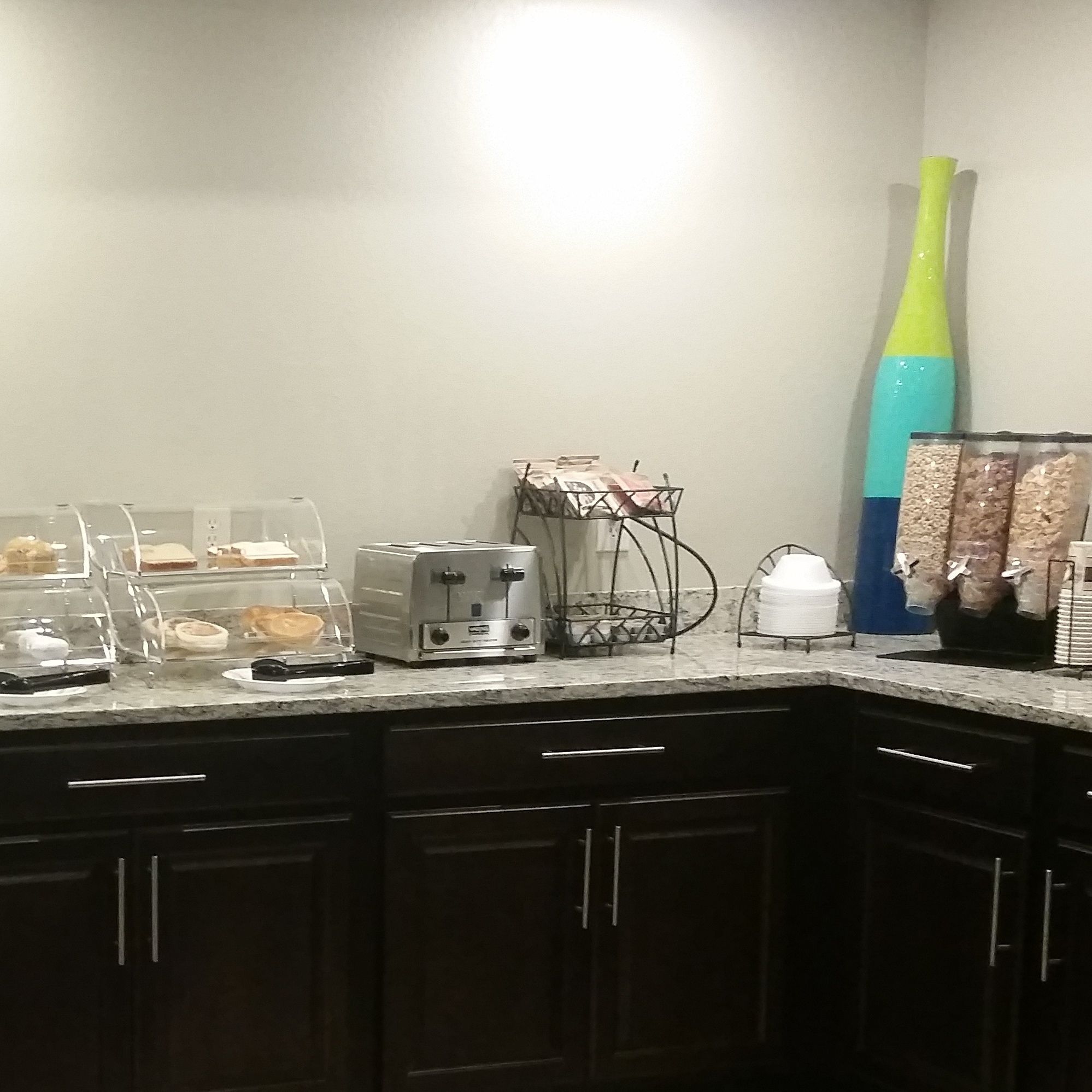 free daily continental breakfast