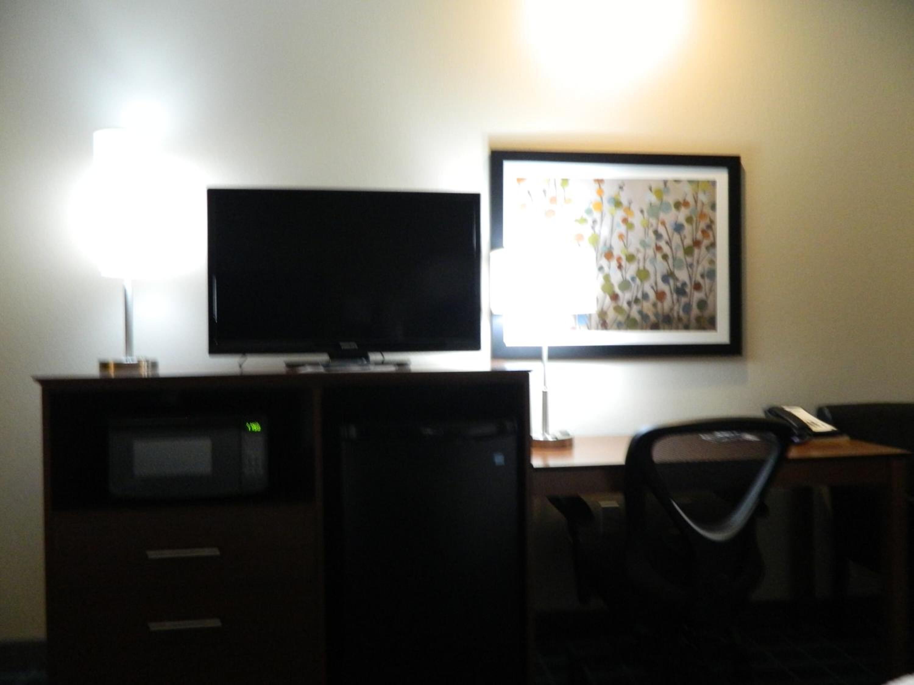 desk, blackout curtains, cots/infant beds, rollaway beds