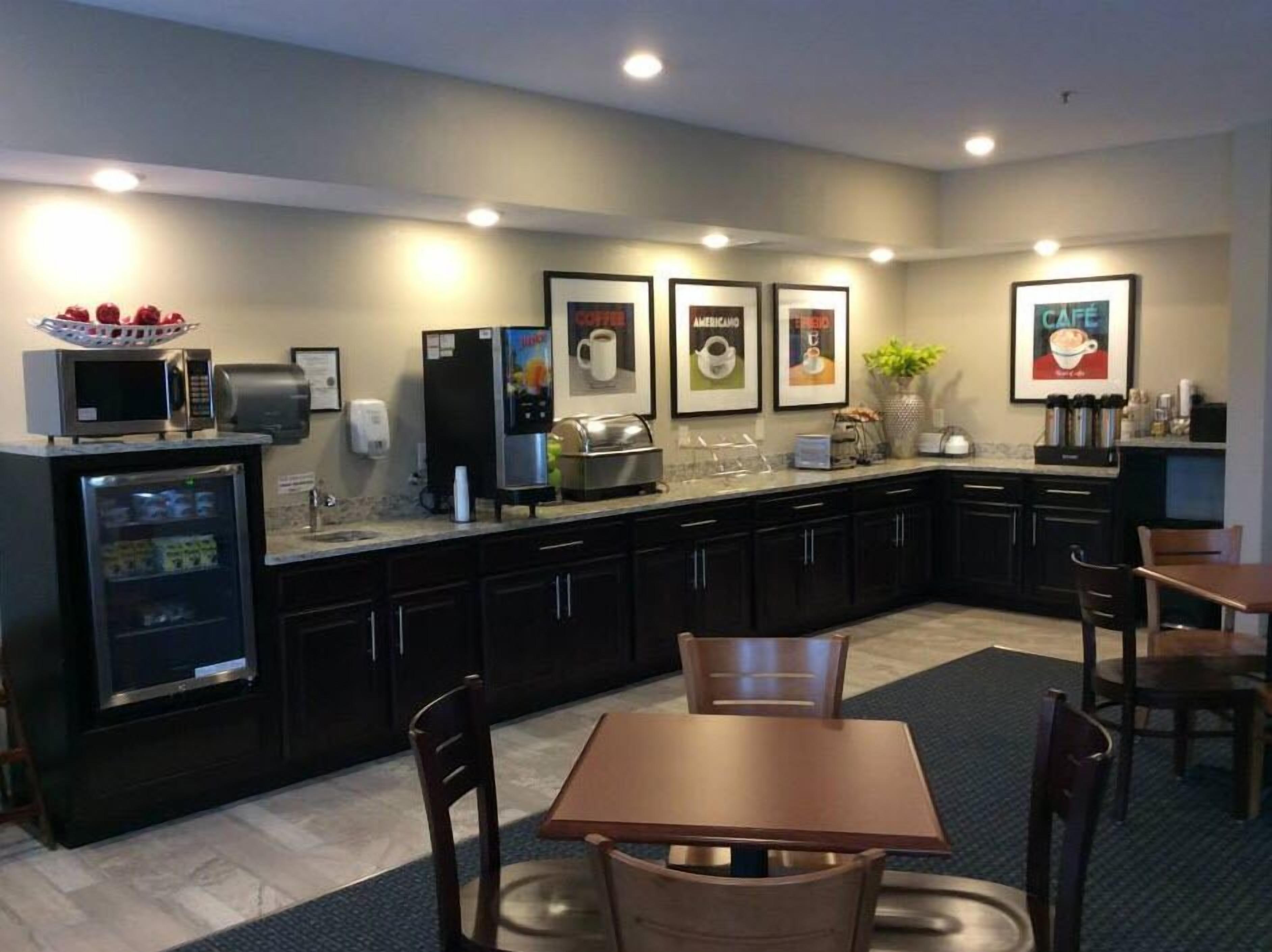 free daily continental breakfast