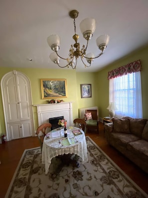 Irene Danner Suite | Living area | LCD TV - Inn at Lincoln Square (Gettysburg)