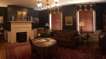 Suite – premier, 1 kingsize-seng | Oppholdsområde | LCD-TV