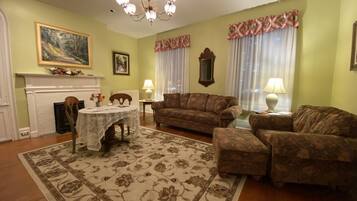 Irene Danner Suite | Oppholdsområde | LCD-TV