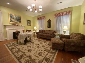 Irene Danner Suite | Living area | LCD TV - Inn at Lincoln Square (Gettysburg)