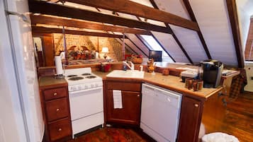 Annie Danner Suite | Private kitchen | Fridge, microwave, oven, stovetop