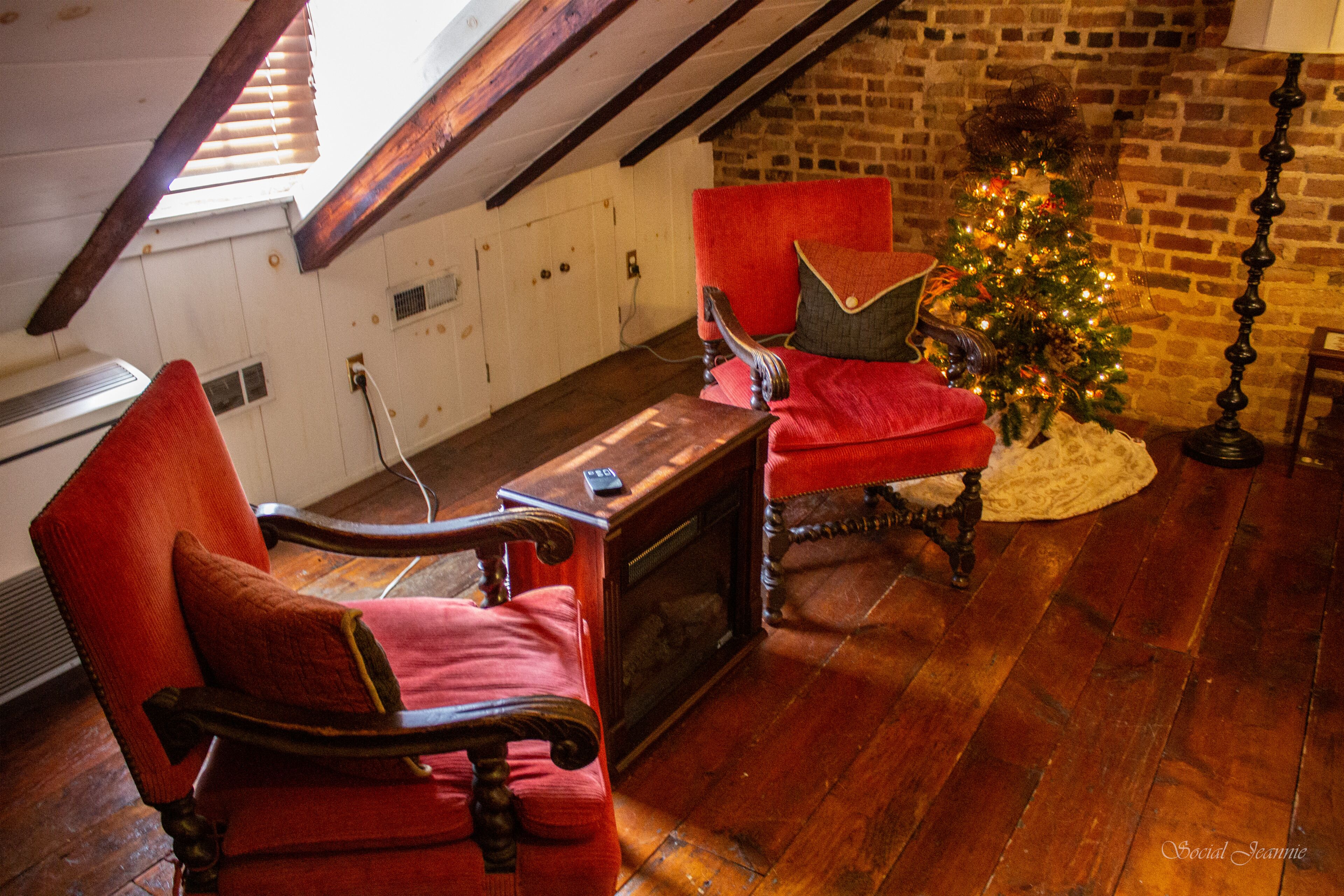 Annie Danner Suite | Living area | LCD TV