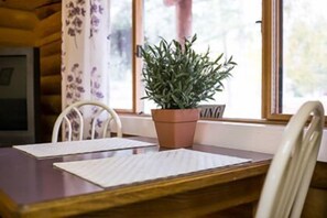 Interior - Overlook Inn & Cabins (Clearwater)