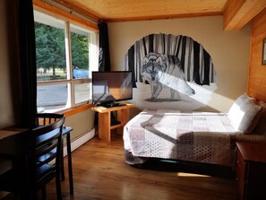 Deluxe Suite, Kitchen | Extra beds - Overlook Inn & Cabins (Clearwater)