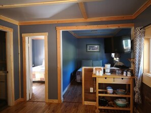 Deluxe Cabin, Multiple Beds, Kitchen | Living area | 30-inch TV with cable channels - Overlook Inn & Cabins (Clearwater)