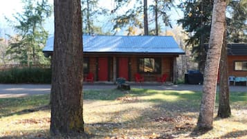 Basic Cabin, 1 Queen Bed, Kitchenette | Street view