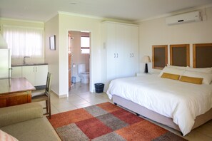 Literie de qualité, coffre-fort, décor unique