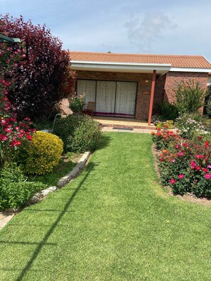 Garden Suite | Literie de qualité, coffre-fort, décor unique