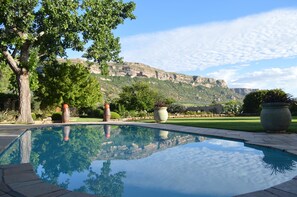 Outdoor pool - Botleng Guest House (Maseru)
