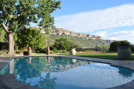 Outdoor pool. Botleng Guest House