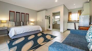 The Aviary (2 sleeper) | Premium bedding, in-room safe, laptop workspace, free WiFi