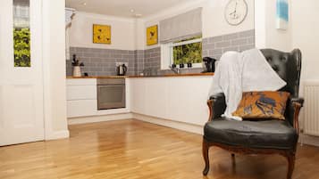 Superior Cottage, Shared Bathroom, Courtyard View | Private kitchen