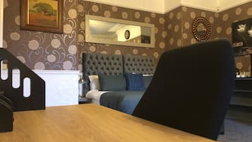Premier Double Room, Ensuite, Garden View