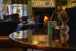 Bar (trong khuôn viên)