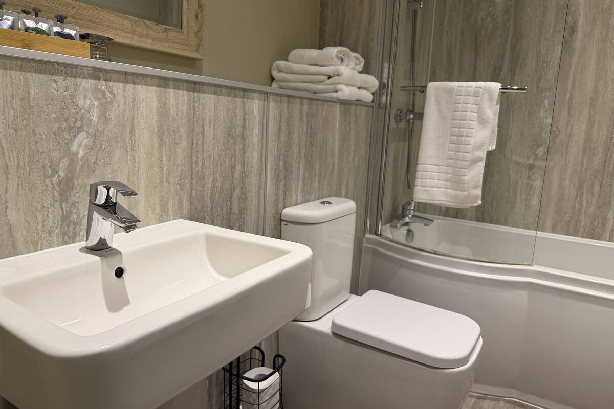 Standard Double Room, Ensuite (Collection)