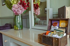 Phòng đôi hoặc 2 giường đơn phong cách cổ điển, phù hợp cho người khuyết tật, có phòng tắm riêng | Thức ăn và đồ uống