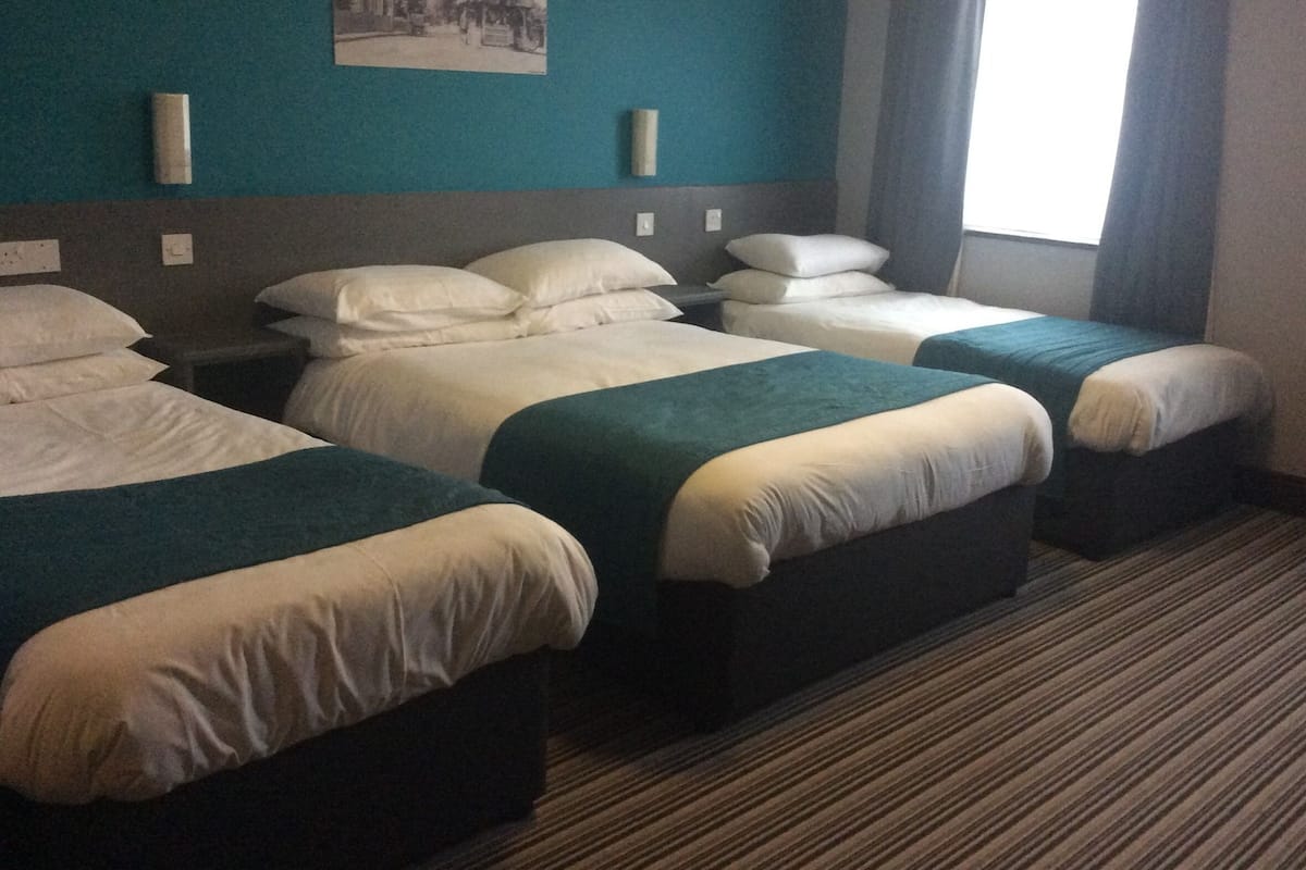 comfort triple room, ensuite