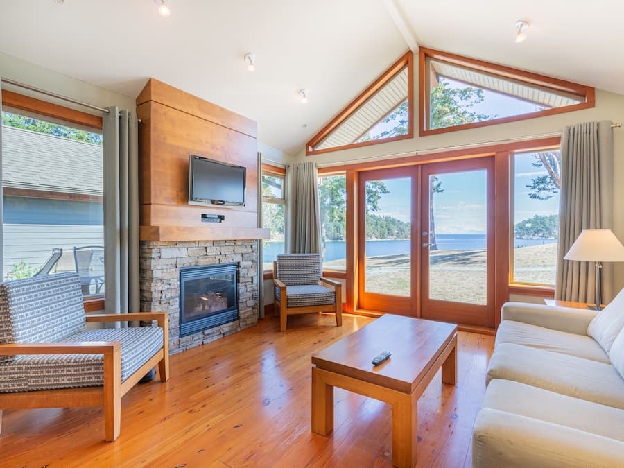 Premium bedding, soundproofing, iron/ironing board, free WiFi