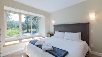 Villa – deluxe, 2 soverom, kjøkken, havutsikt | Sengetøy av topp kvalitet, lydisolert og strykejern/-brett