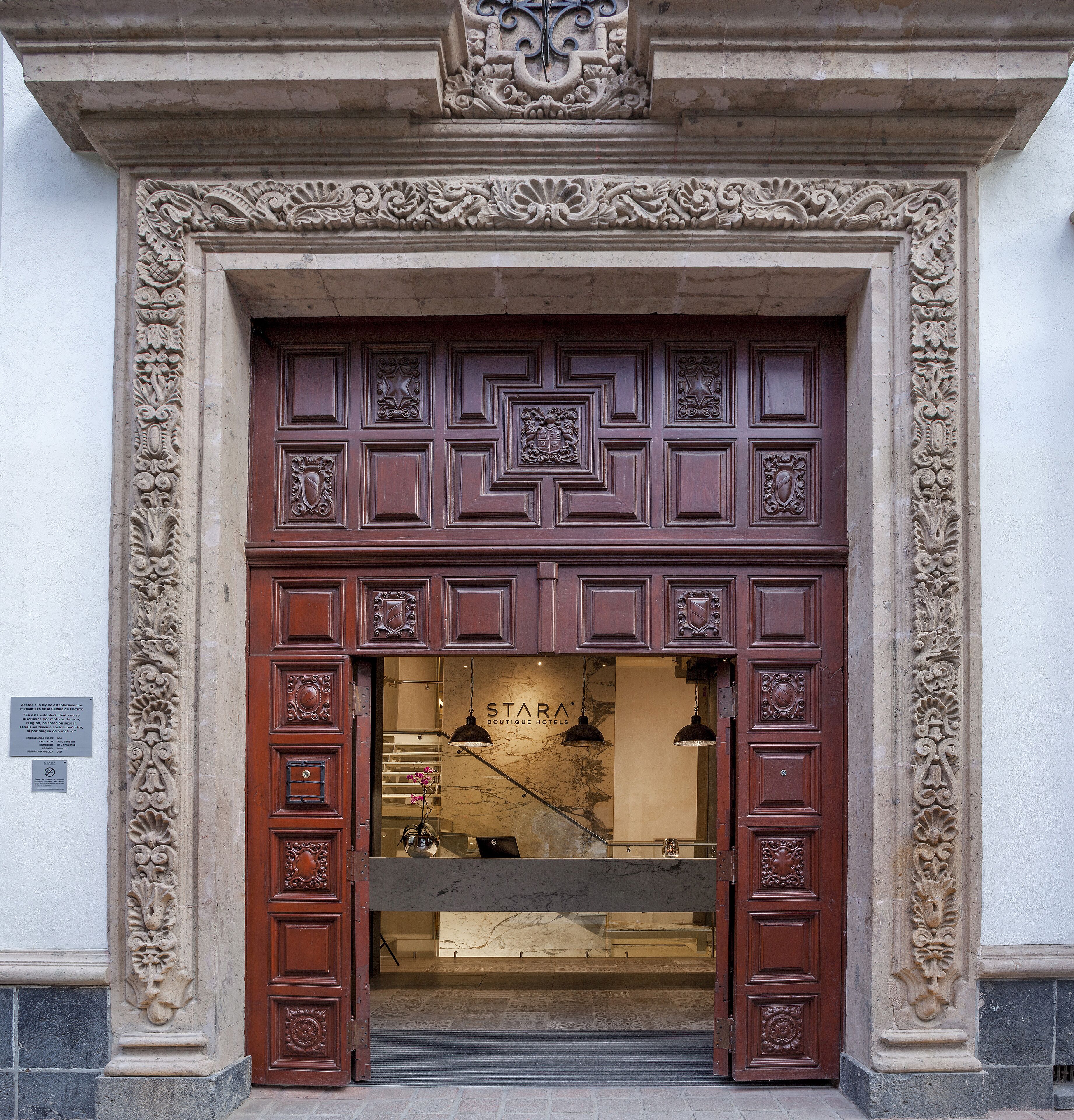 Vista frontal de la propiedad