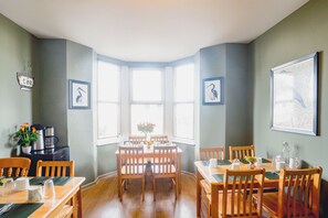 Dining - Smarties Guest House (Newquay)