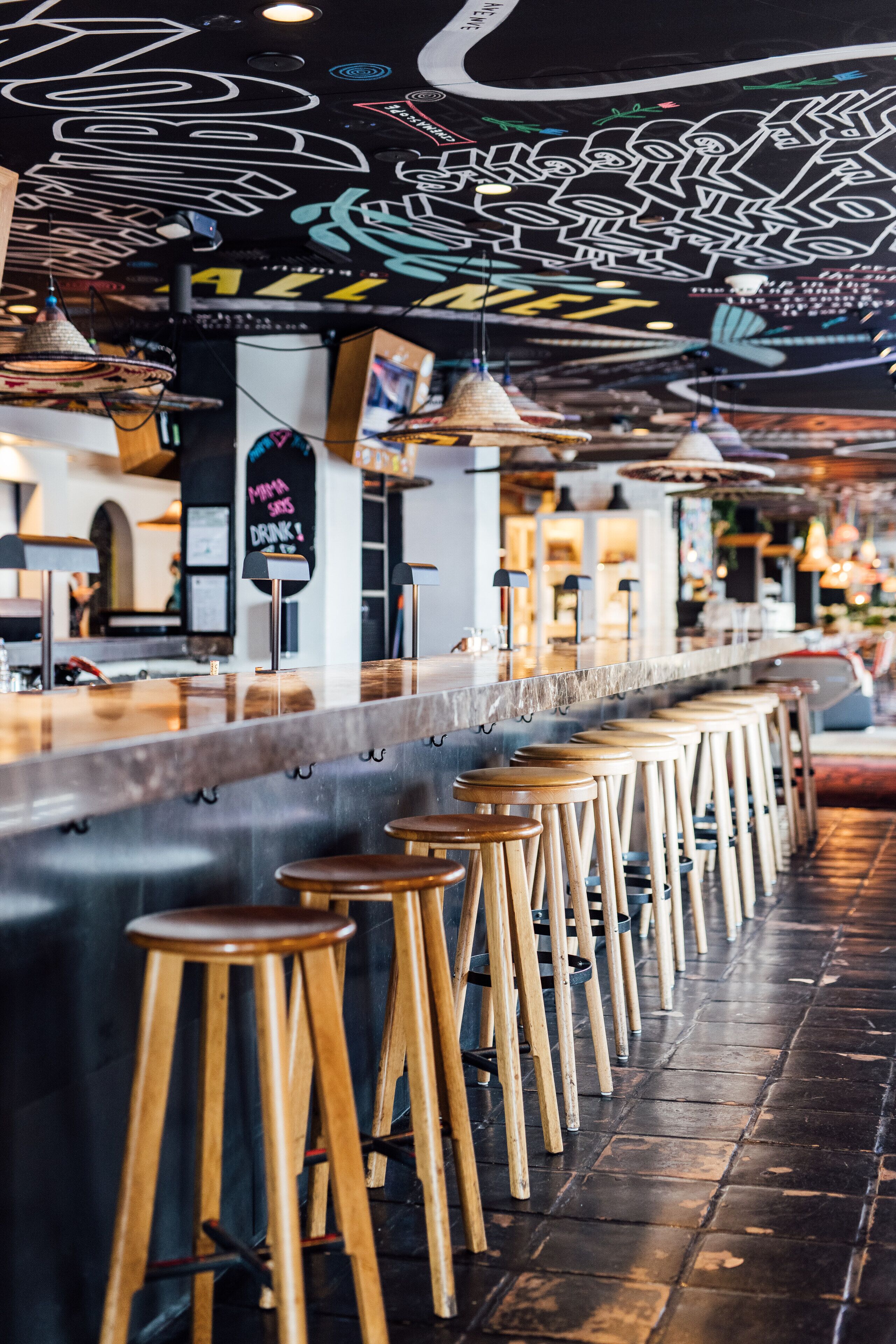 2 bars/lounges, cocktail bar, rooftop bar