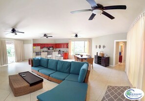 Penthouse | Wohnbereich | Fernseher