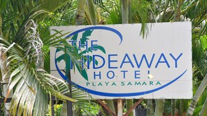 Señalización para el Hotel Hideaway en Playa Samara.
