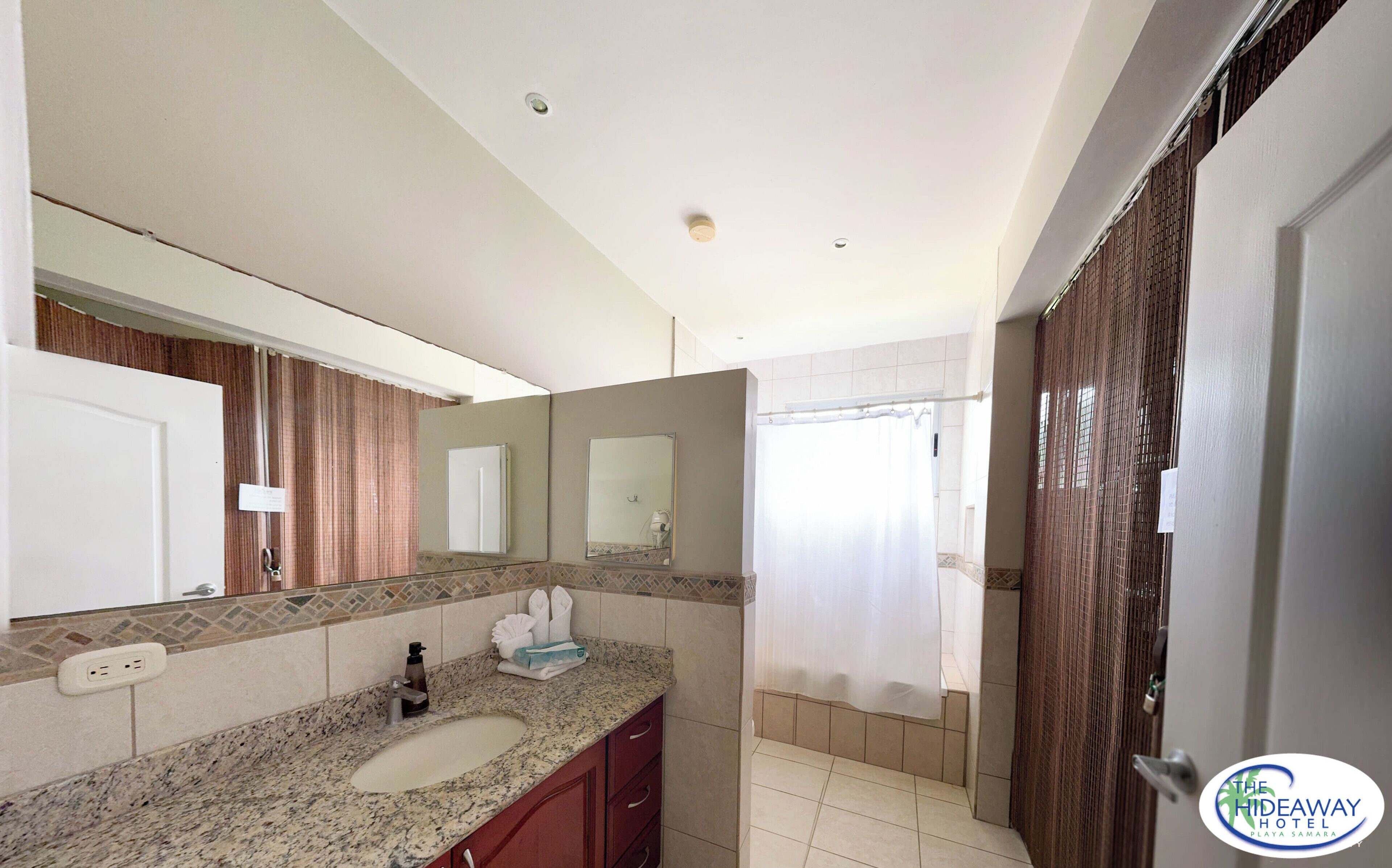 penthouse | bathroom | shower, free toiletries, hair dryer, towels