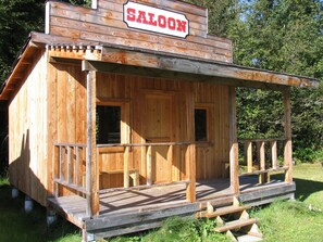 Cabana econômica | Opções para refeição | Serviço de café da manhã, culinária americana, vistas para o jardim