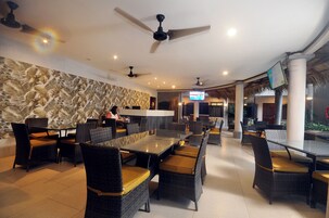 Free daily full breakfast 