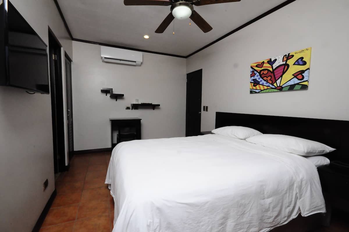 In-room safe, free WiFi, bed sheets