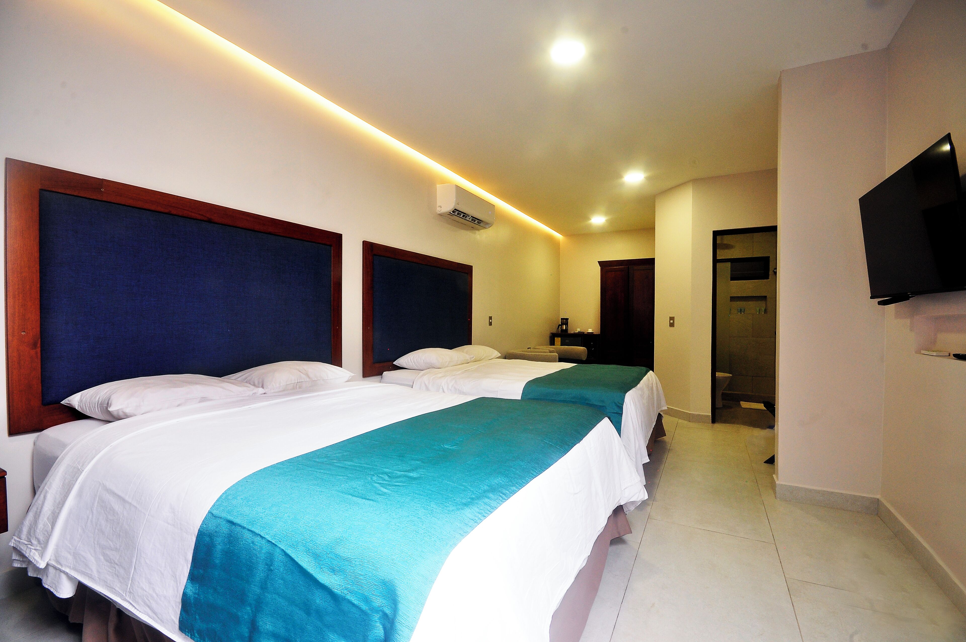 Suite | In-room safe, free WiFi, bed sheets