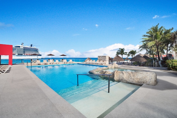 Outdoor pool, pool umbrellas