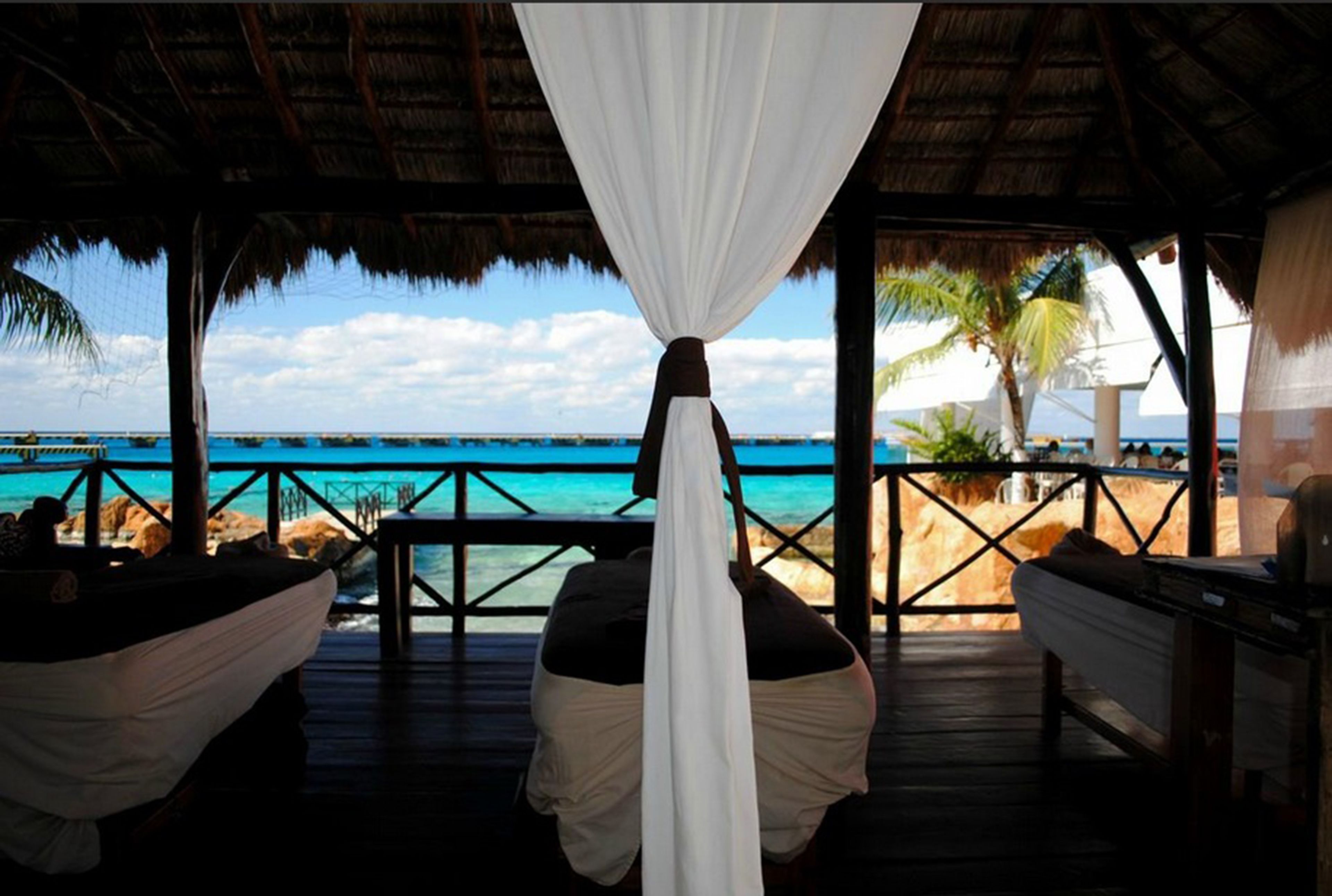 Un sauna, una bañera de hidromasaje, tratamientos corporales