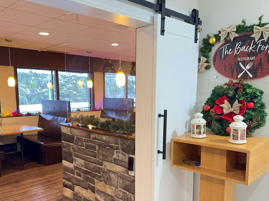 Breakfast, lunch, dinner served; American cuisine