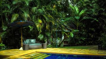 Outdoor pool, pool umbrellas, sun loungers