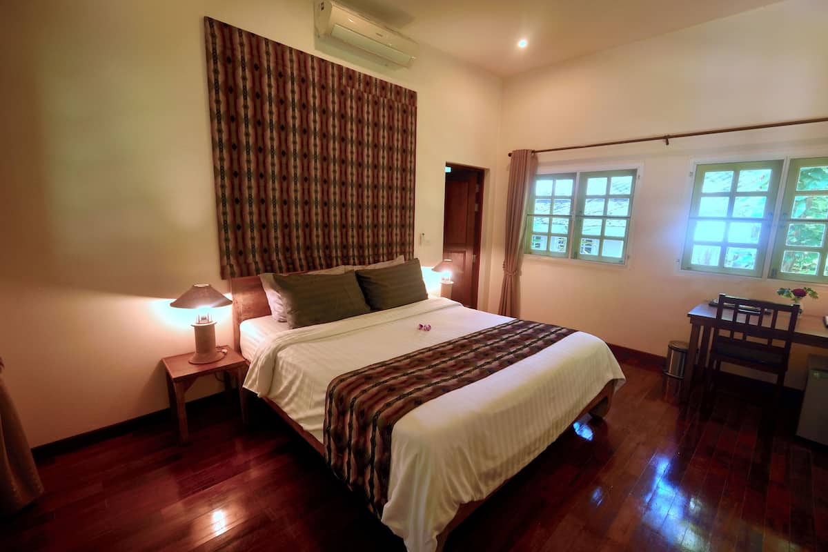 Deluxe Room, 1 King Bed