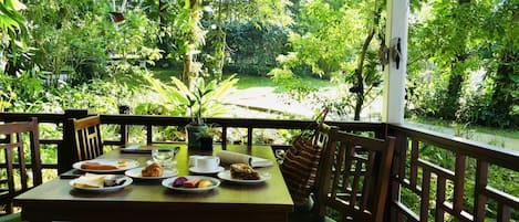 Breakfast, lunch, dinner served; Thai cuisine, garden views