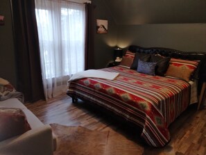 Business Apartment | Individually decorated, individually furnished, laptop workspace