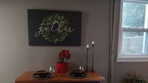Comfort Bungalow | Private kitchen | Coffee/tea maker, freezer - Hitching Horse Inn (Pierre)