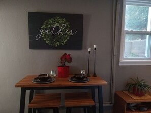 Comfort Bungalow | Private kitchen | Coffee/tea maker, freezer - Hitching Horse Inn (Pierre)